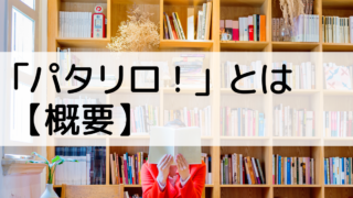 本棚の前で本を読む女性